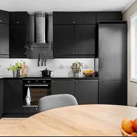 Apartament Terraced House With 4 Bedrooms Available For Ons