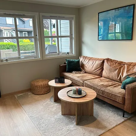 Terraced House With 4 Bedrooms Available For Ons Apartament *