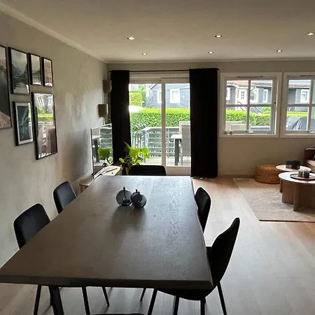 Apartamento Terraced House With 4 Bedrooms Available For Ons